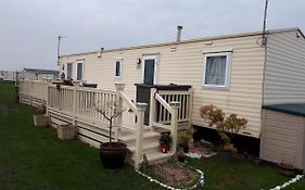 Sunrise Retreat - Lyons Lido Beach- Vibrant Holiday Homes Limited